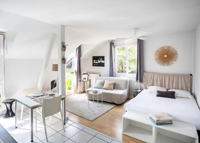 Des Logis Des Jardiniers Strasbourg-roberstau Appartement Straatsburg