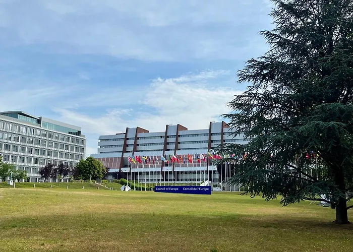 Des Logis Des Jardiniers Strasbourg-roberstau Apartamento