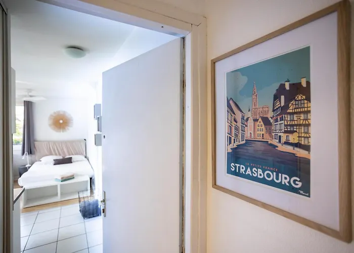 Des Logis Des Jardiniers Strasbourg-roberstau * Straatsburg